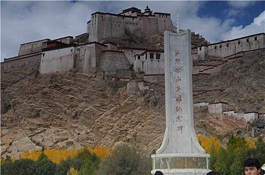 西藏江孜宗山英雄纪念碑