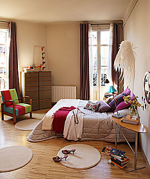 圆,地毯,双人床,银,床单,旧式,椅子,彩色,家居装潢,正面,落地窗