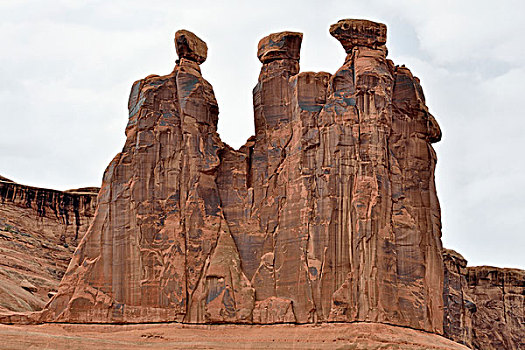 三个,岩石构造,红色,砂岩,拱门国家公园,犹他,美国