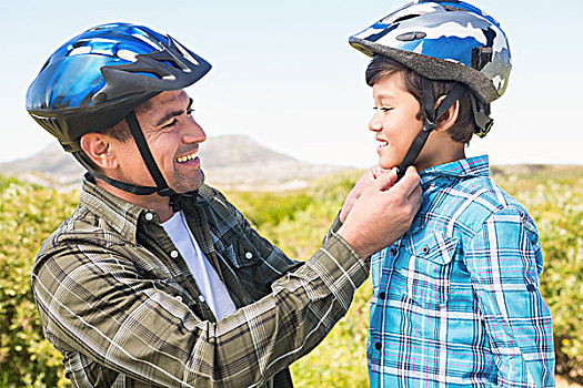 父亲,儿子,自行车头盔
