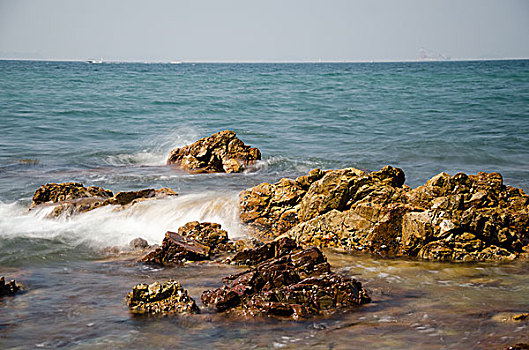 海岸线的岩石