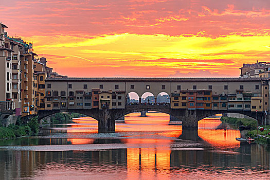 阿诺河,维奇奥桥,日落,佛罗伦萨,意大利