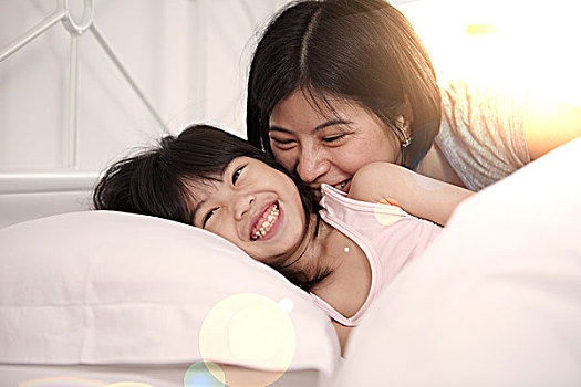 孩子,中國人,母女,放入,床,一起,在家