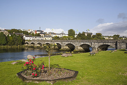 爱尔兰,凯瑞郡,城镇,拱形,石头,公路桥,公共花园,河