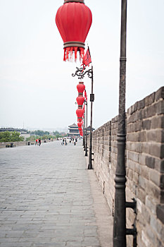 西安古城墙上的红灯笼