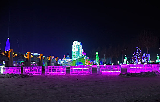 哈尔滨冰雪大世界大门夜景