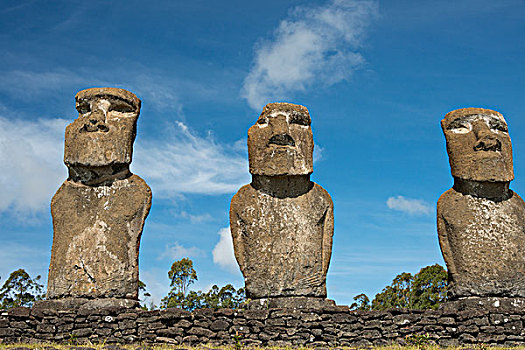 智利,复活节岛,拉帕努伊,阿基维祭坛,仪式,站立,雕塑,拉帕努伊国家公园,联合国教科文组织,三个,大幅,尺寸