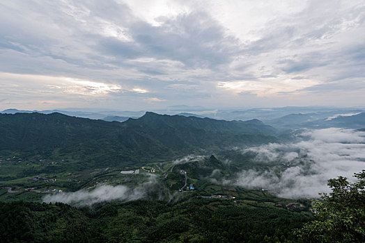 夏季雨后重庆万盛黑山镇南门村风光