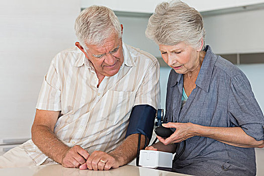 老年,女人,检查,丈夫,血压