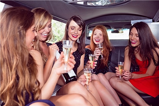 高兴,朋友,喝,香槟,豪华轿车