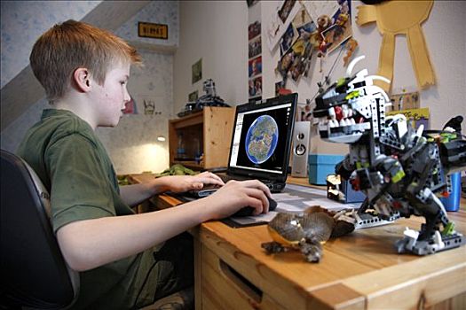 男孩,工作,电脑,在家,卧室,书桌,学习,地理,学校,谷歌