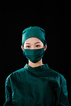 一位年轻女外科医生肖像,半身像