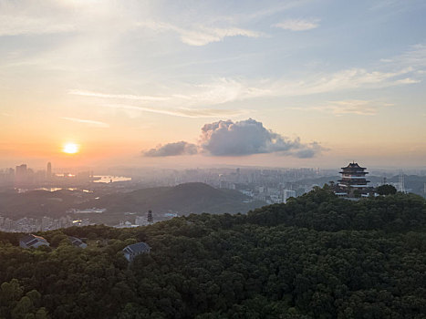 航拍清晨时分的惠州高榜山景区挂榜阁风光