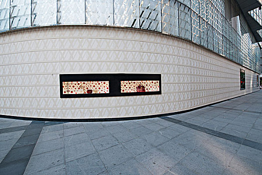 重庆市渝中区解放碑商业区美美百货商场储窗长廊
