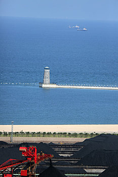 碧波万顷的日照海龙湾风光迷人,生态环境越来越好折射中国经济转型加速