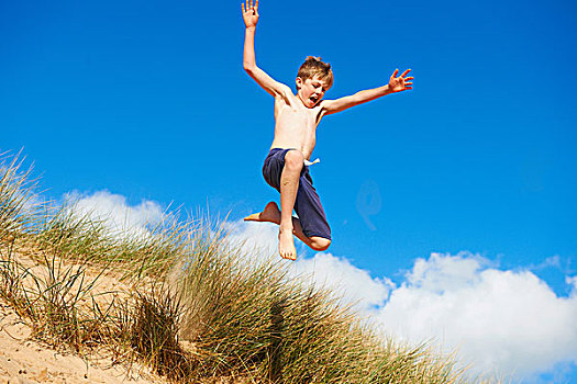 男孩,跳跃,海滩