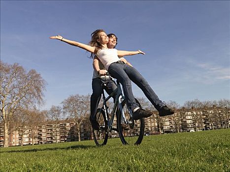 男人,女人,骑自行车