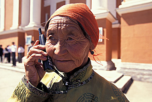 亚洲,蒙古,乌兰巴托,蒙古人,女人,手机,街上