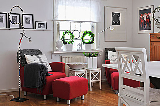 室内,斯堪的纳维亚,风格,红色,扶手椅,木家具,落地灯