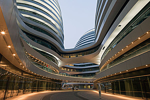 北京cbd新的地标建筑银河soho办公大楼购物商店夜景