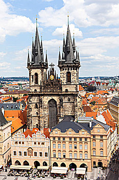 圣母泰恩在老城广场在布拉格教堂