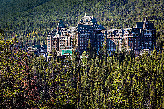 麦基弗春天酒店,包围,常绿森林,班芙国家公园,阿尔伯塔,加拿大