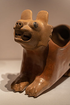 秘鲁兰巴里·奥里维拉博物馆迪亚瓦纳科文化陶猫科动物形香炉
