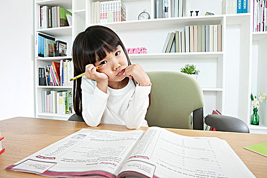 小女孩,学习,书桌