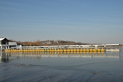 河北省石家庄市龙泉湖公园雪景