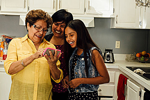家庭,看,智能手机,微笑