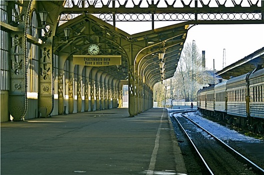老火车站月台图片