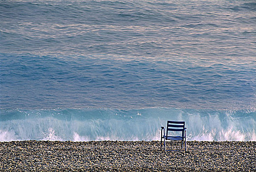 砾石滩,椅子,海洋,波浪,海滩,鹅卵石,空,无人,叶子,座椅,孤单,水,海浪,概念,淡季