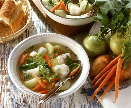 炖鱼,春季蔬菜,山萝卜