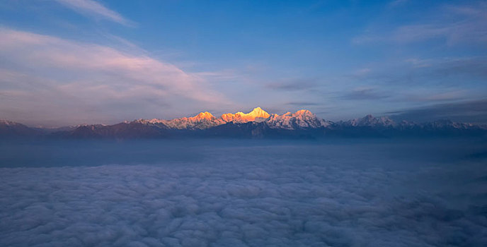 四川贡嘎雪山日照金山