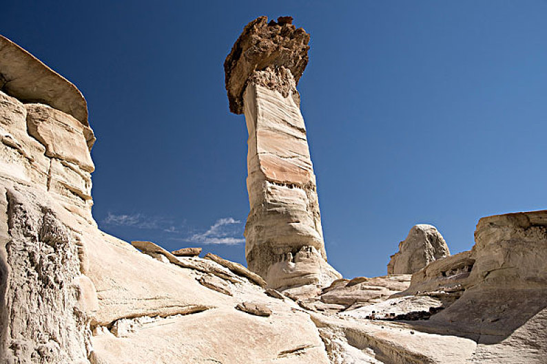 摩尔迦娜山山顶石柱图片