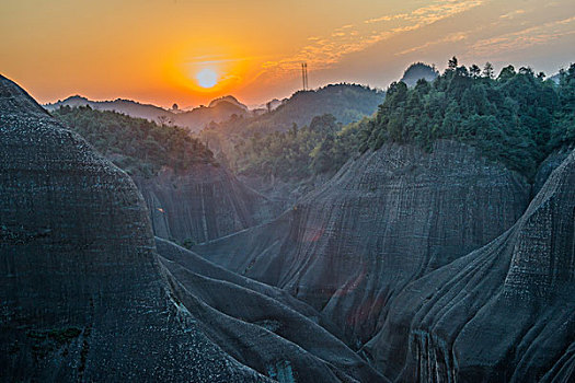 山,太阳,逆光,刺眼,线条,层次,驴友,旅行,地质公园,丹霞地貌,灌木,水潭,素材,质感,设计,细腻,纹理,树