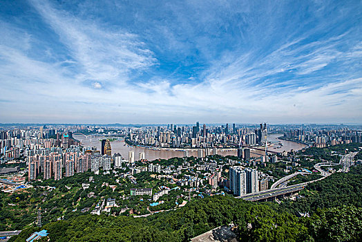 2024年重庆市南岸区南山老君洞道观俯瞰重庆渝中与南岸两区