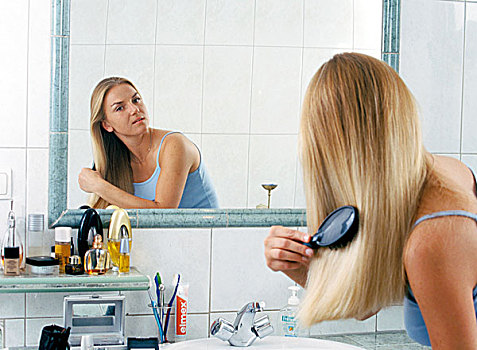 女人,浴室,梳理头发