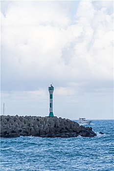海岸上的灯塔