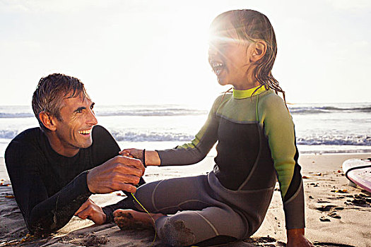 父亲,女儿,握手,海滩,因西尼塔斯,加利福尼亚,美国