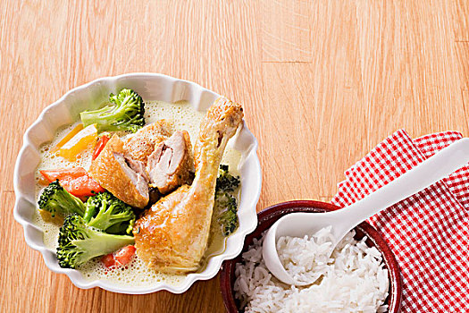 鸡腿,炖制,椰汁,蔬菜,米饭