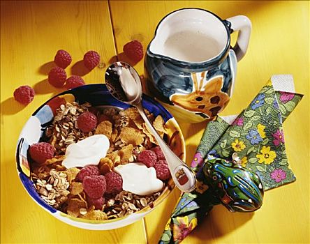 碗,牛奶什锦早餐,玉米片,树莓