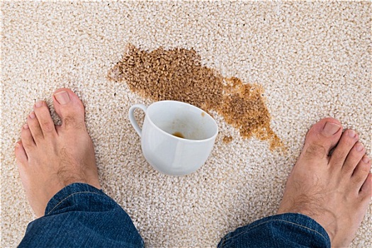人,站立,靠近,咖啡,溢出,地毯