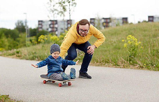 高兴,父亲,小,儿子,骑,滑板