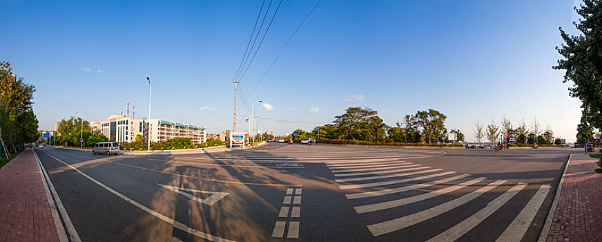 城市交通路口全景