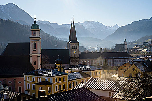 城市风光,教区教堂,圣彼得,圣约翰,圣芳济修会,教堂,后面,贝希特斯加登阿尔卑斯山,巴伐利亚,德国,欧洲