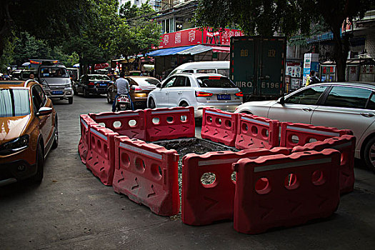 城市道路,修路,安全岛,施工