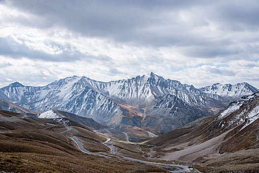 中国公路建设史上的丰碑-----g217国道独库公路独山子段雪山