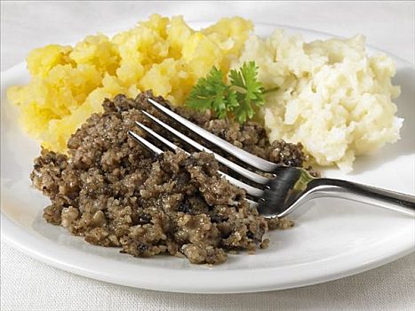 苏格兰羊杂布丁,土豆泥,苏格兰