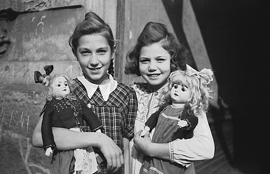 两个女孩,娃娃,莱比锡,萨克森,民主德国,德国,欧洲